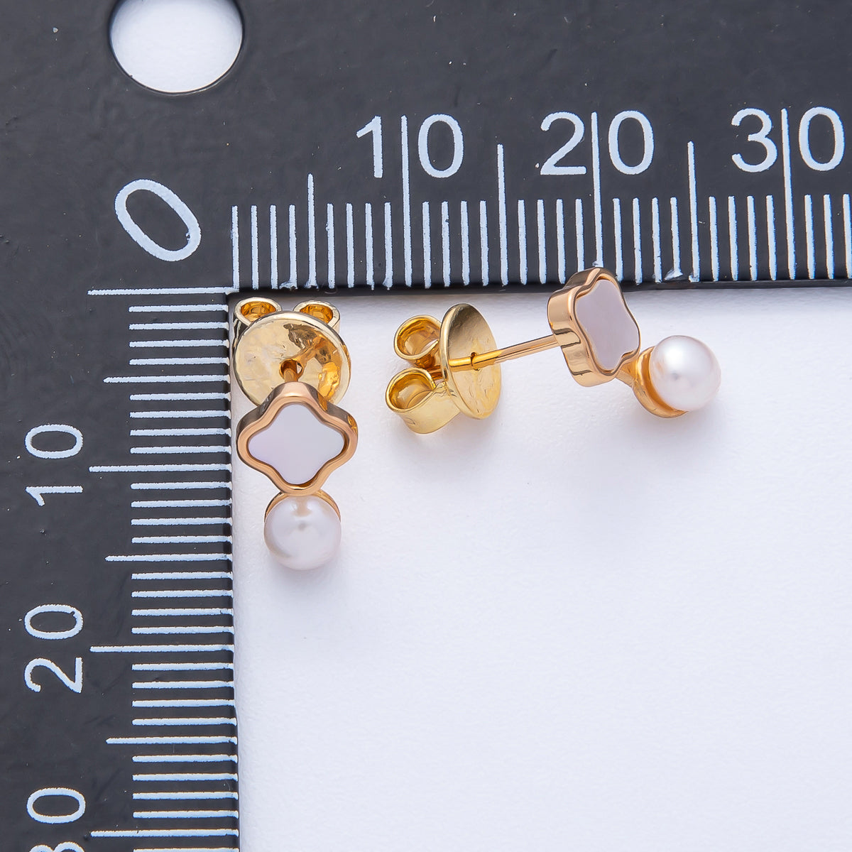 18K Gold Filled 13.5mm Shell Pearl Clover Drop Stud Earrings | AE829