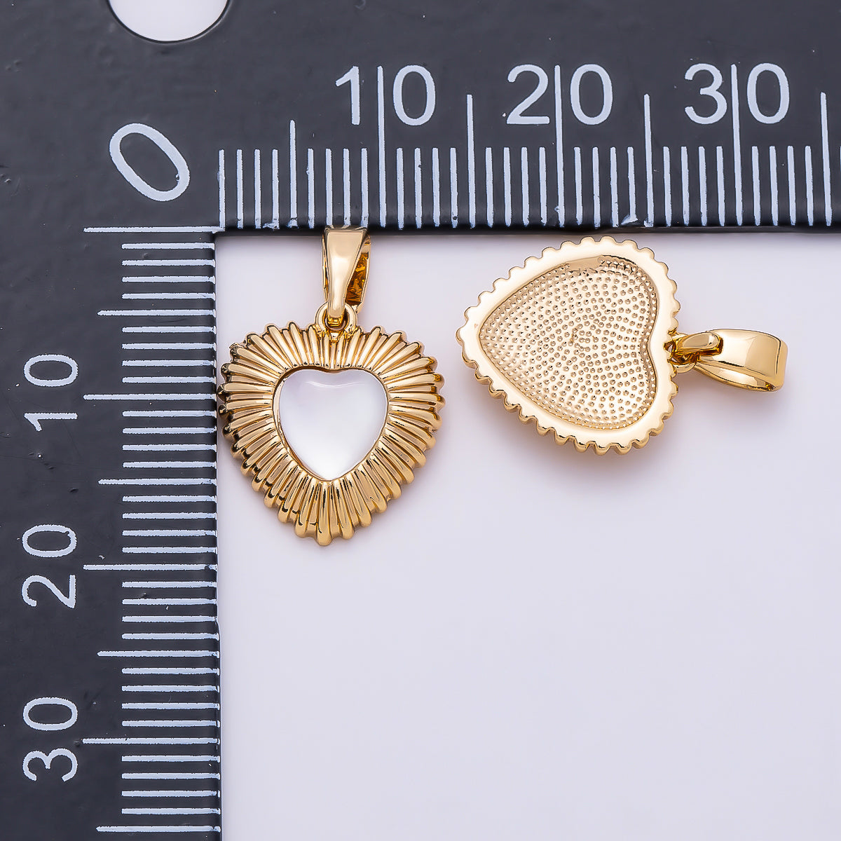 16K Gold Filled 13mm Shell Pearl Ribbed Textured Heart Pendant | Charms-01364