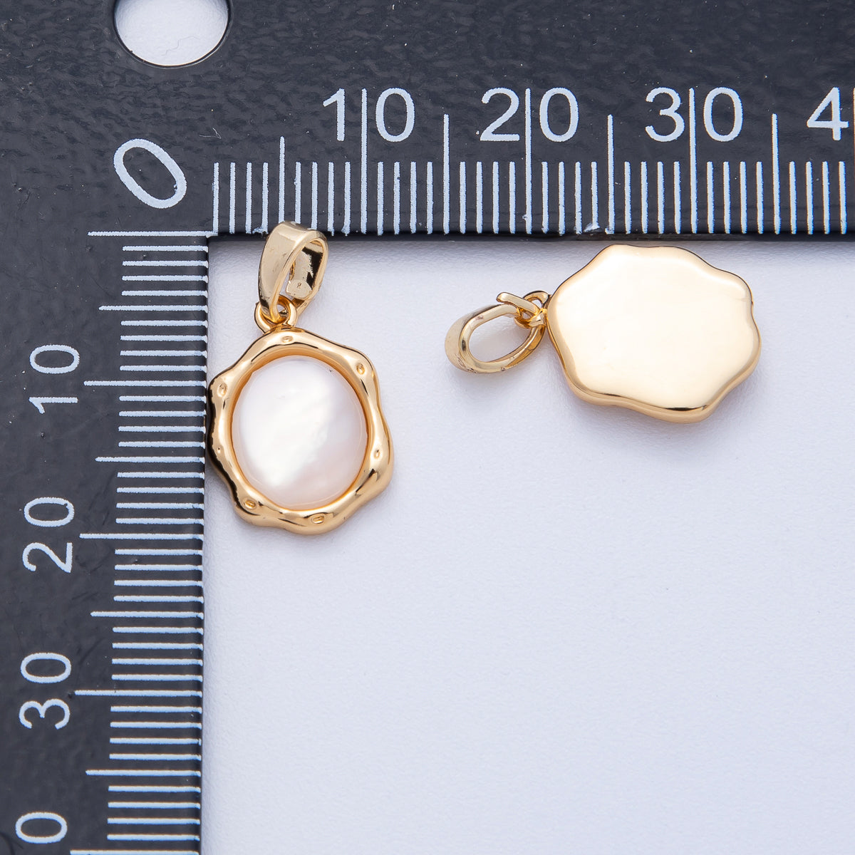 18K Gold Filled 15.5mm Shell Pearl Molten Oval Pendant | AF1208