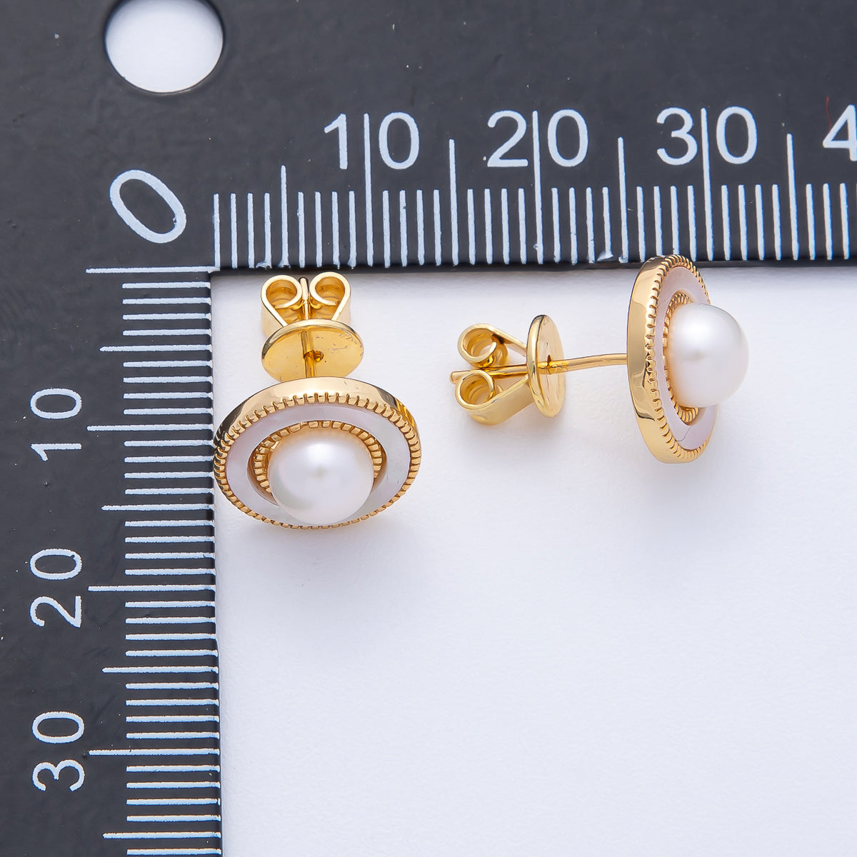 18K Gold Filled 18mm Shell Pearl Round Beaded Stud Earrings | Q516