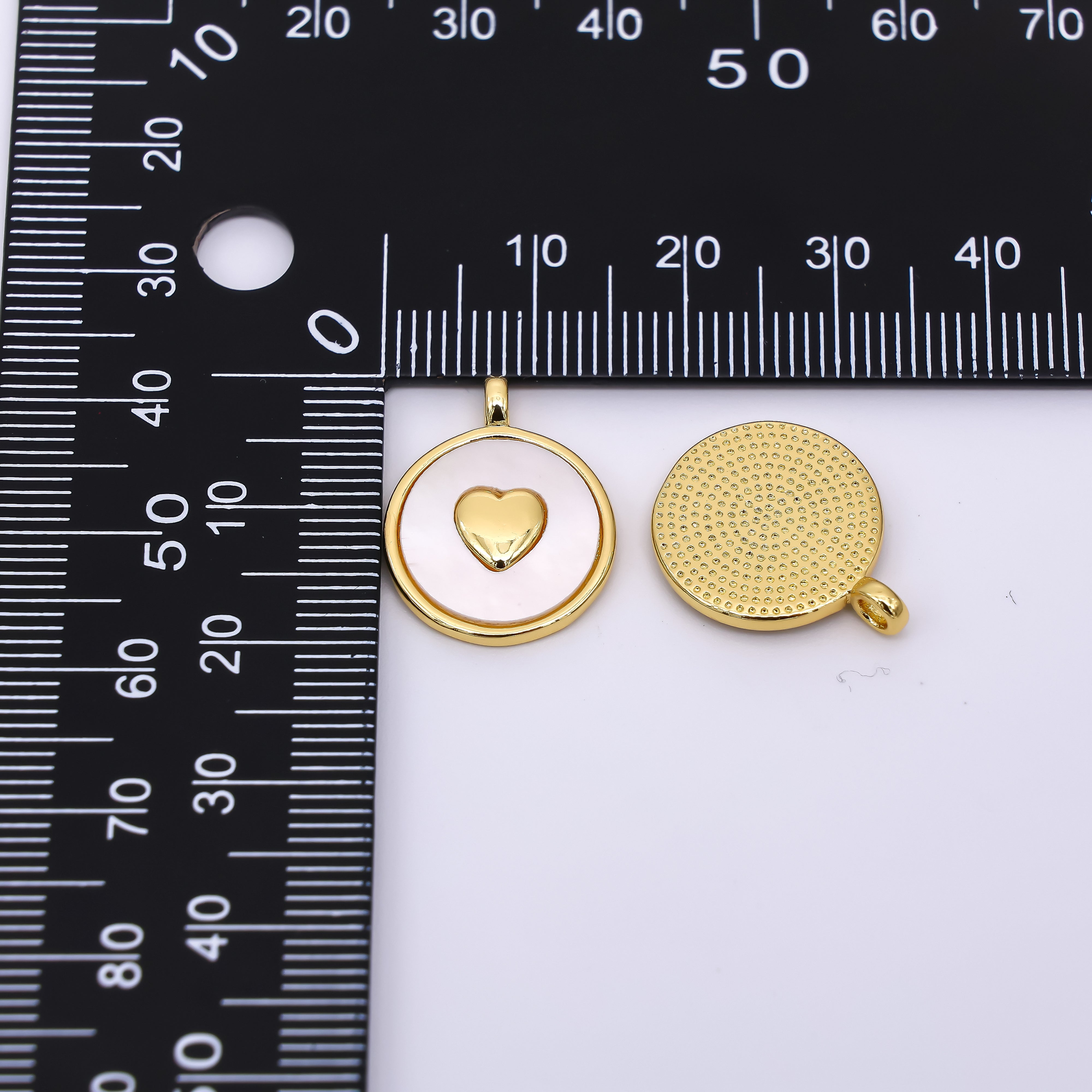 24K Gold Filled 20mm Heart Shell Pearl Round Charm | AH566
