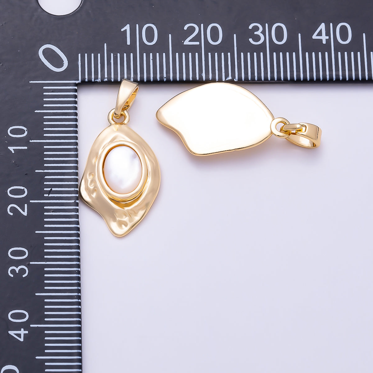 16K Gold Filled 21mm Shell Pearl Molten Geometric Oval Bezel Charm | Charms-01559