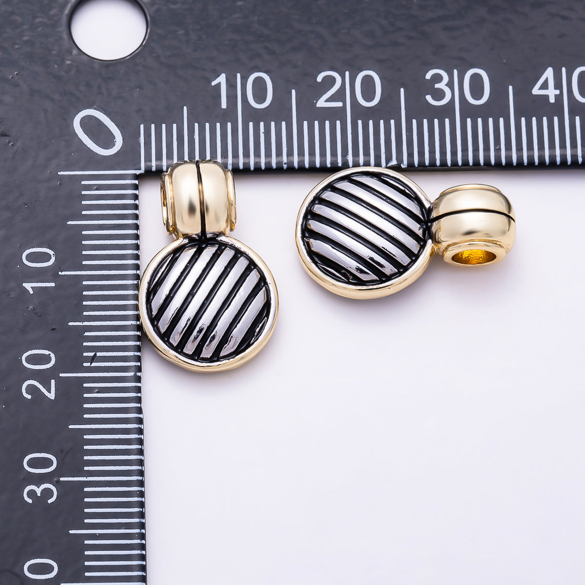 16K Gold Filled 20mm Two-Tone Round Diagonal Striped Black Enamel Pendant | Charms-01926