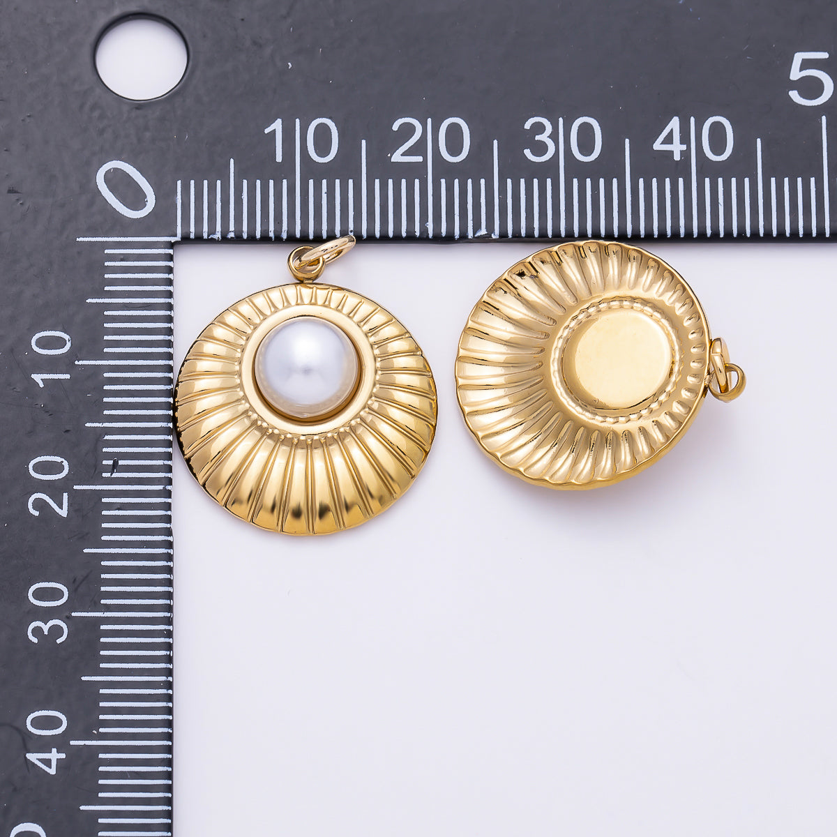 PVD Gold Stainless Steel 23mm Shell Pearl Ribbed Bezel Round Charm | Charms-01436