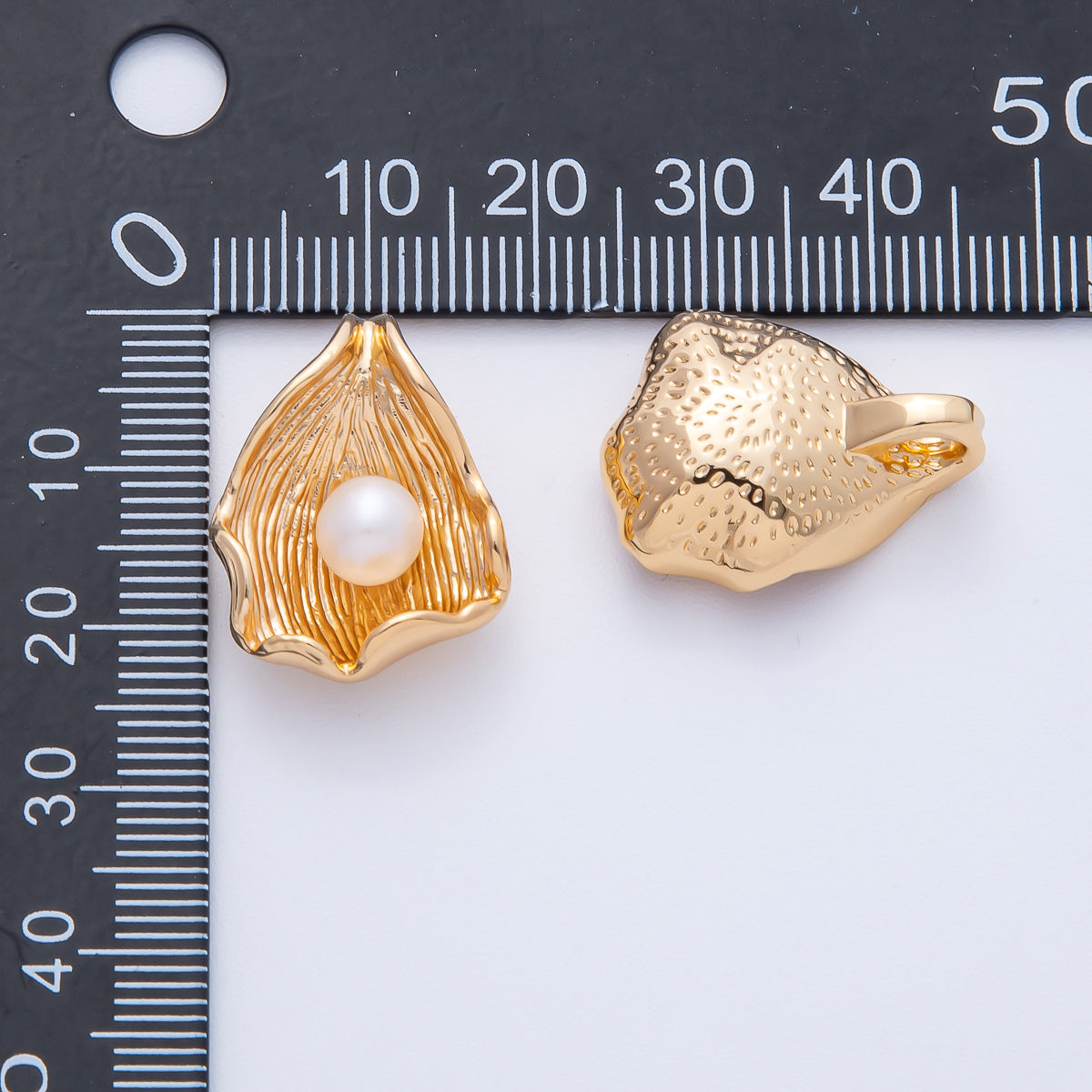 18k Gold Filled 23mm Textured Shell Pearl Pendant | H120