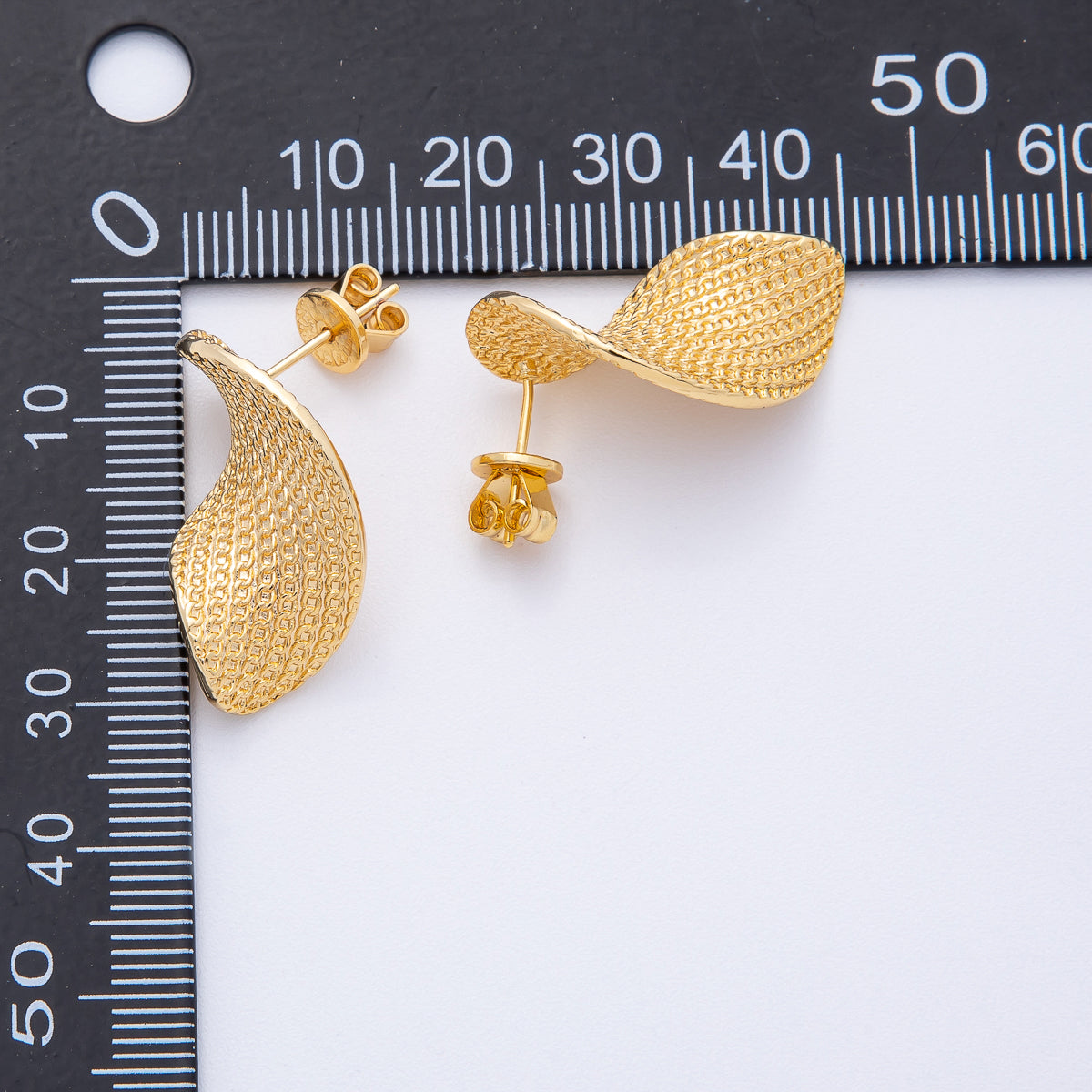 18K Gold Filled 25mm Curb Chain Curved Geometric Stud Earrings | AD1690
