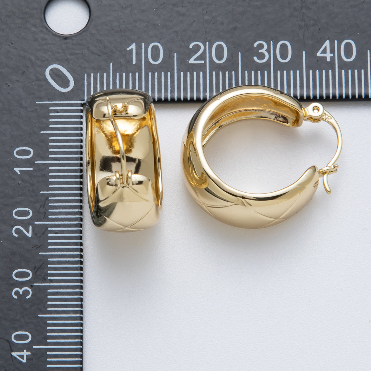 14K Gold Filled 25.5mm Wide Quilted Latch Hoop Earrings | Earrings-00132