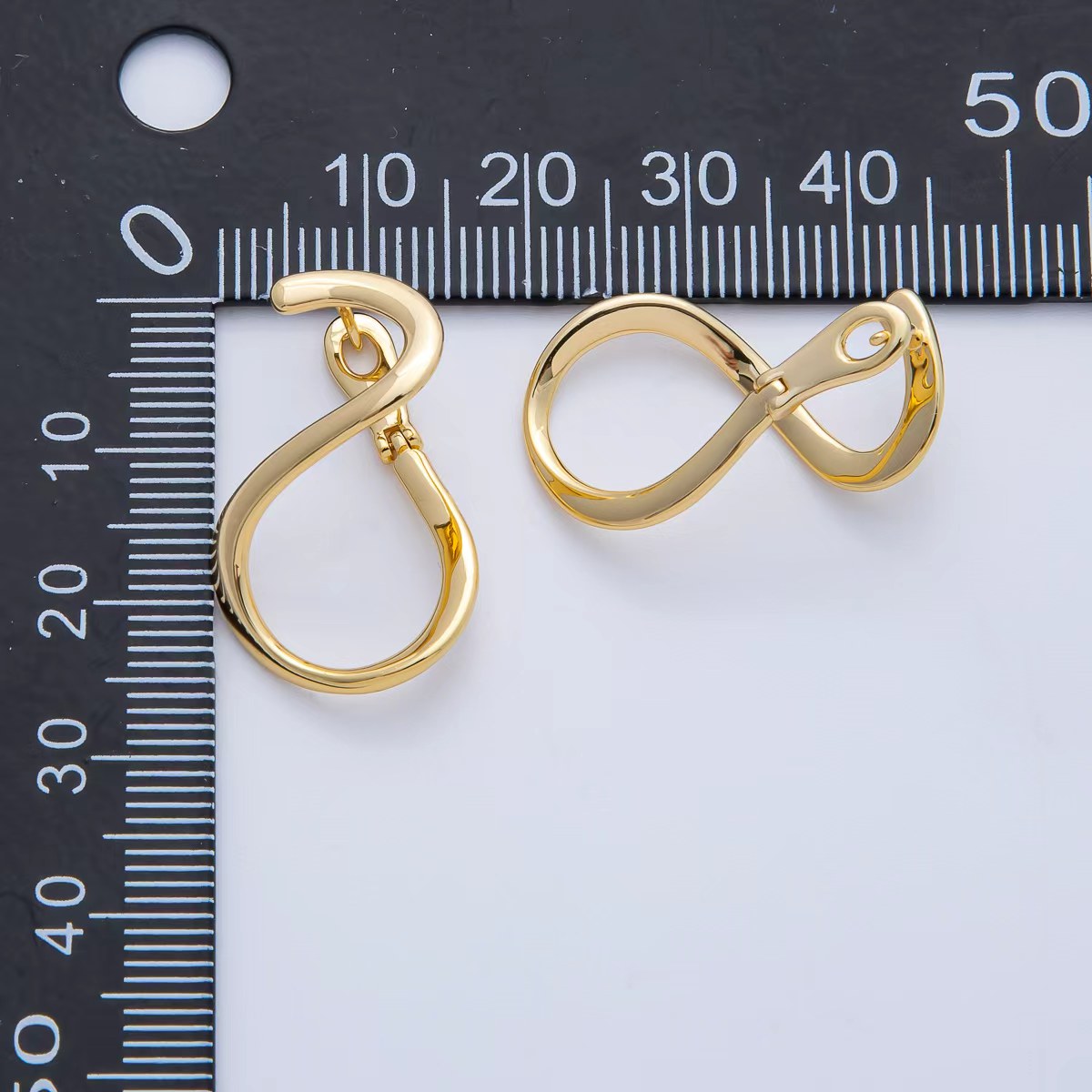 18K Gold Filled 26mm Minimalist Curved Geometric Hoop Earrings | Q100