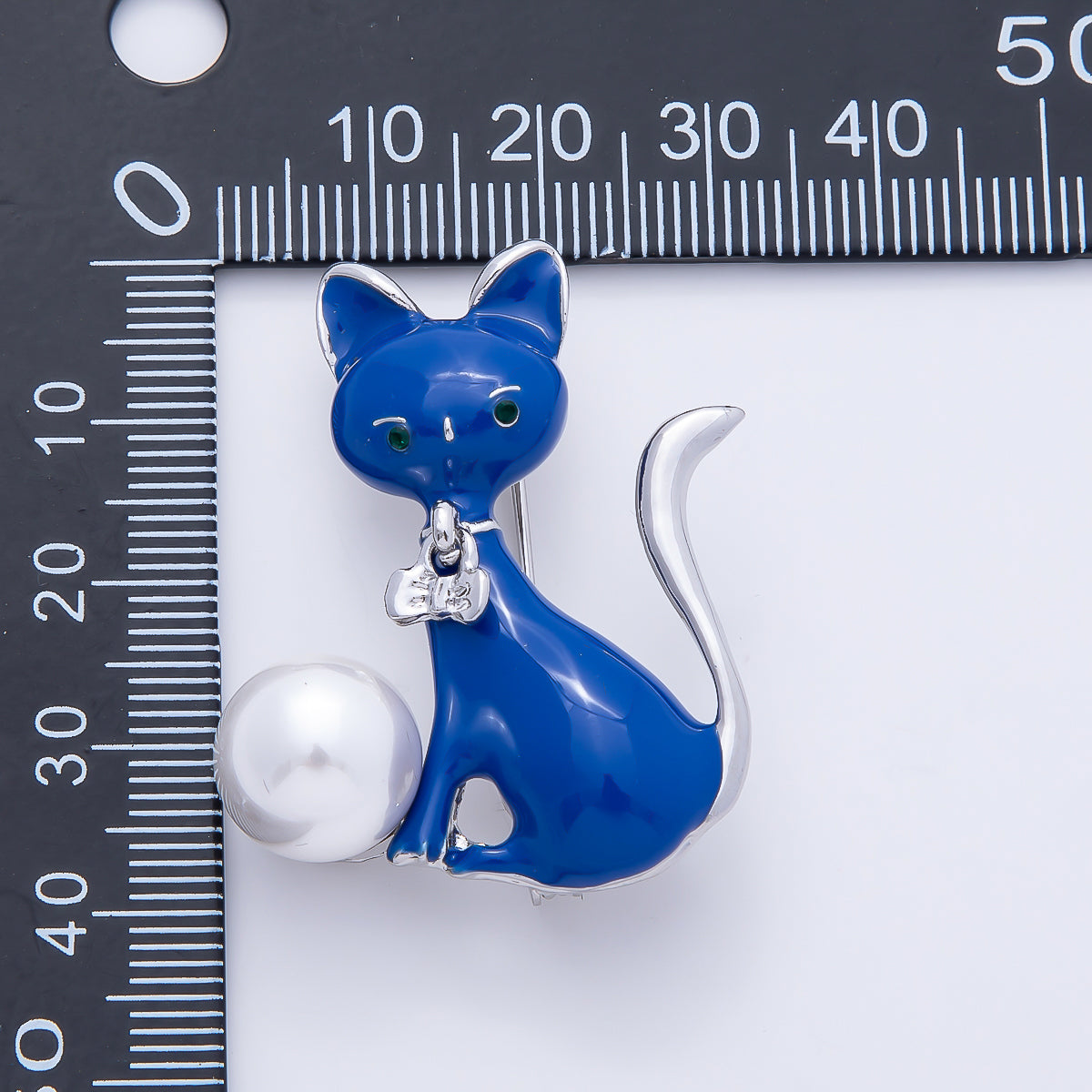 Silver 41mm Round Pearl Cat Kitten Pet Blue Enamel Pin Brooch | BH-00181
