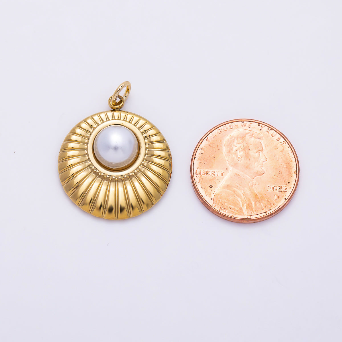 PVD Gold Stainless Steel 23mm Shell Pearl Ribbed Bezel Round Charm | Charms-01436