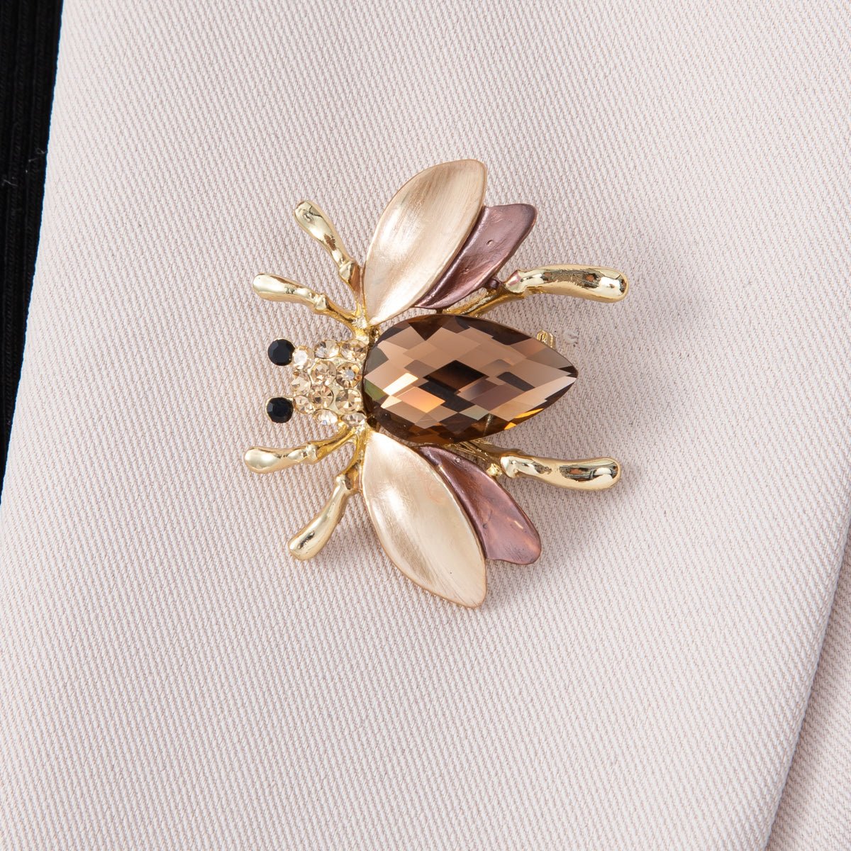 Gold 32mm x 38mm Brown Flying Insect Animal Pin Brooch | BH - 102 - DLUXCA