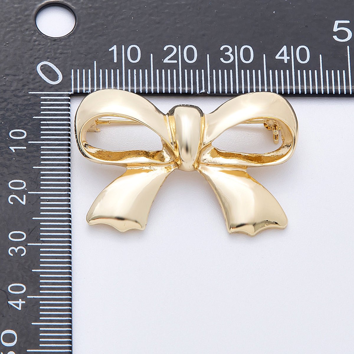 Gold 39mm x 25.7mm Minimalist Ribbon Bow Pin Brooch | BH - 100 - DLUXCA