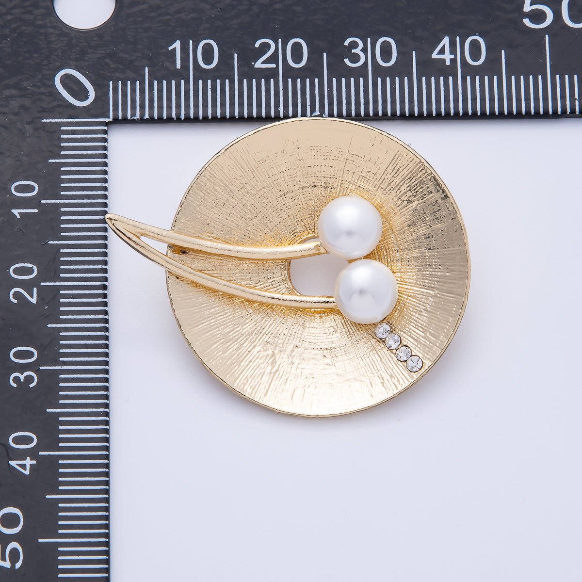 Gold 40.3mm x 32.7mm Cherry Pearl Textured Round Pin Brooch | BH - 072 - DLUXCA