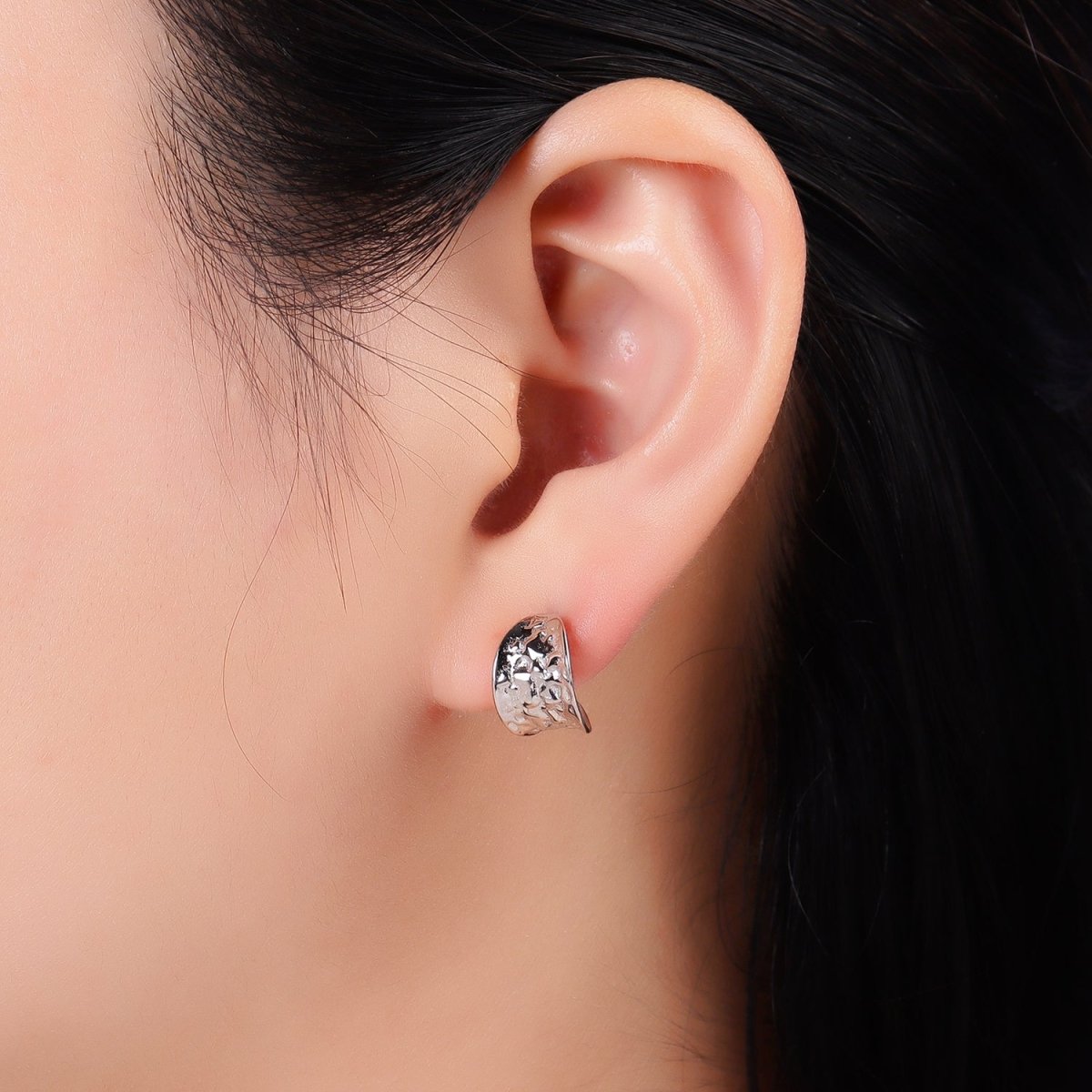 S925 Sterling Silver Hammered C - Shaped Hoop Earrings | SL - 582 - DLUXCA