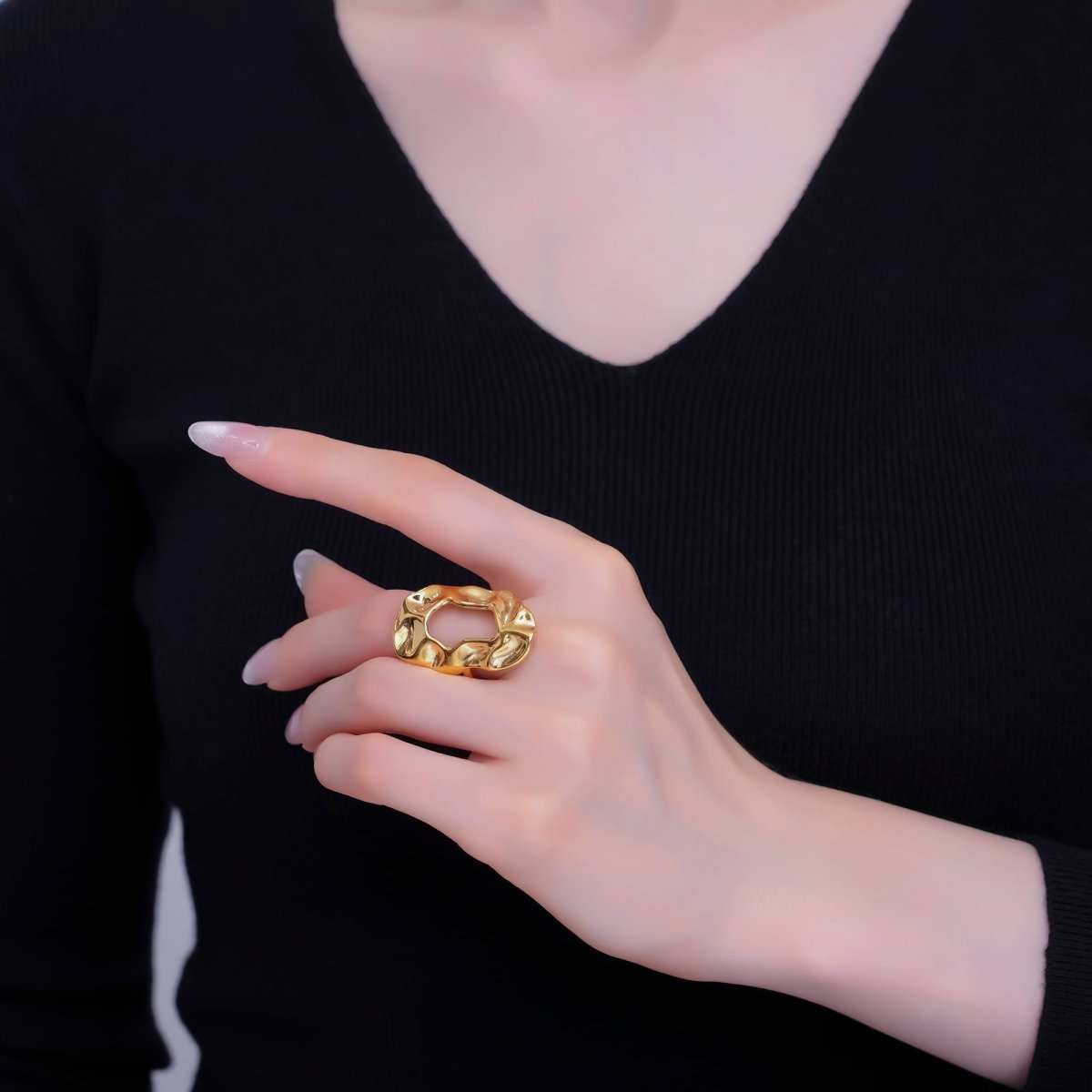 Stainless Steel Hammered Band Oval Oblong Band Ring | O574 - DLUXCA