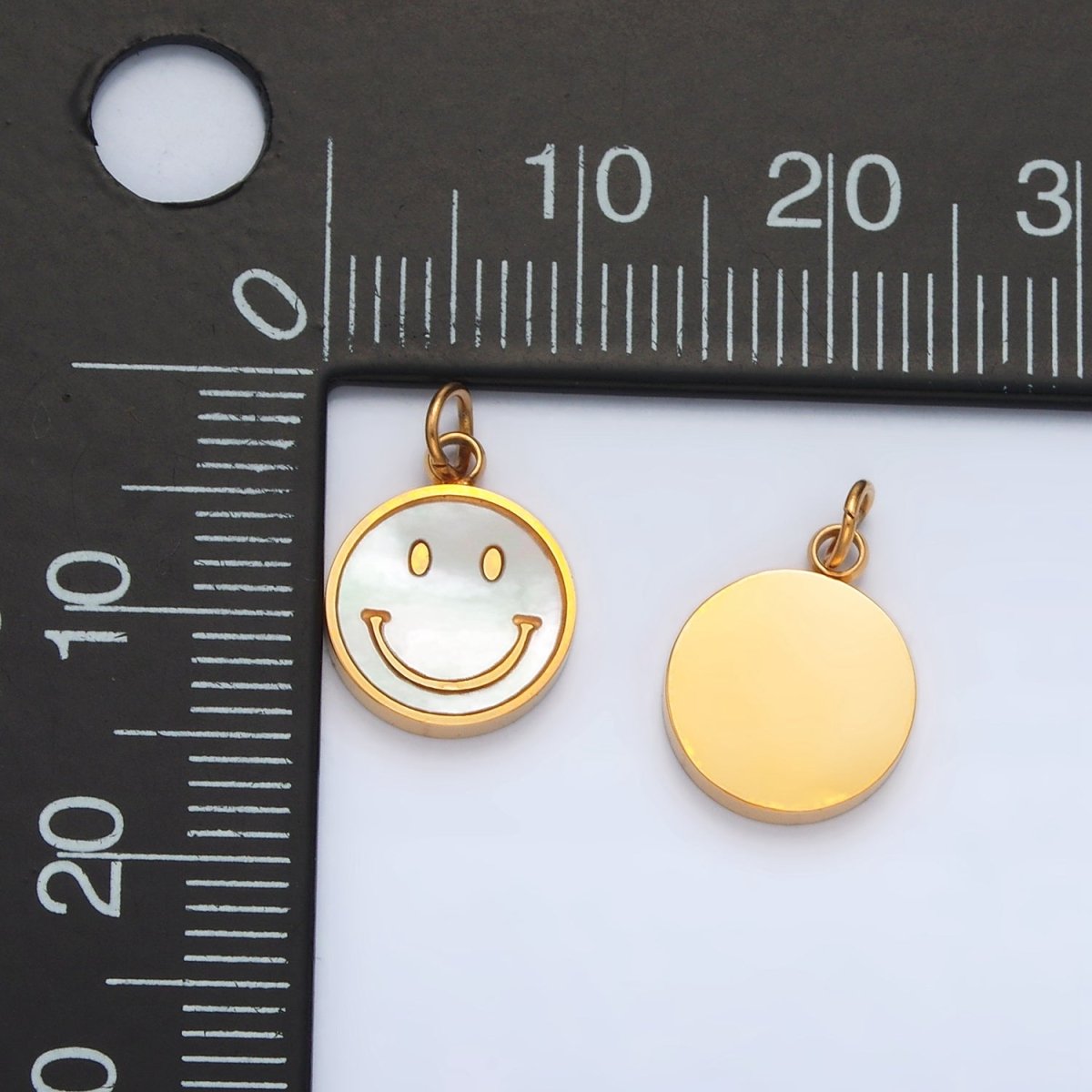 Stainless Steel Smiley Face Shell Pearl Round Charm | P1044 - DLUXCA