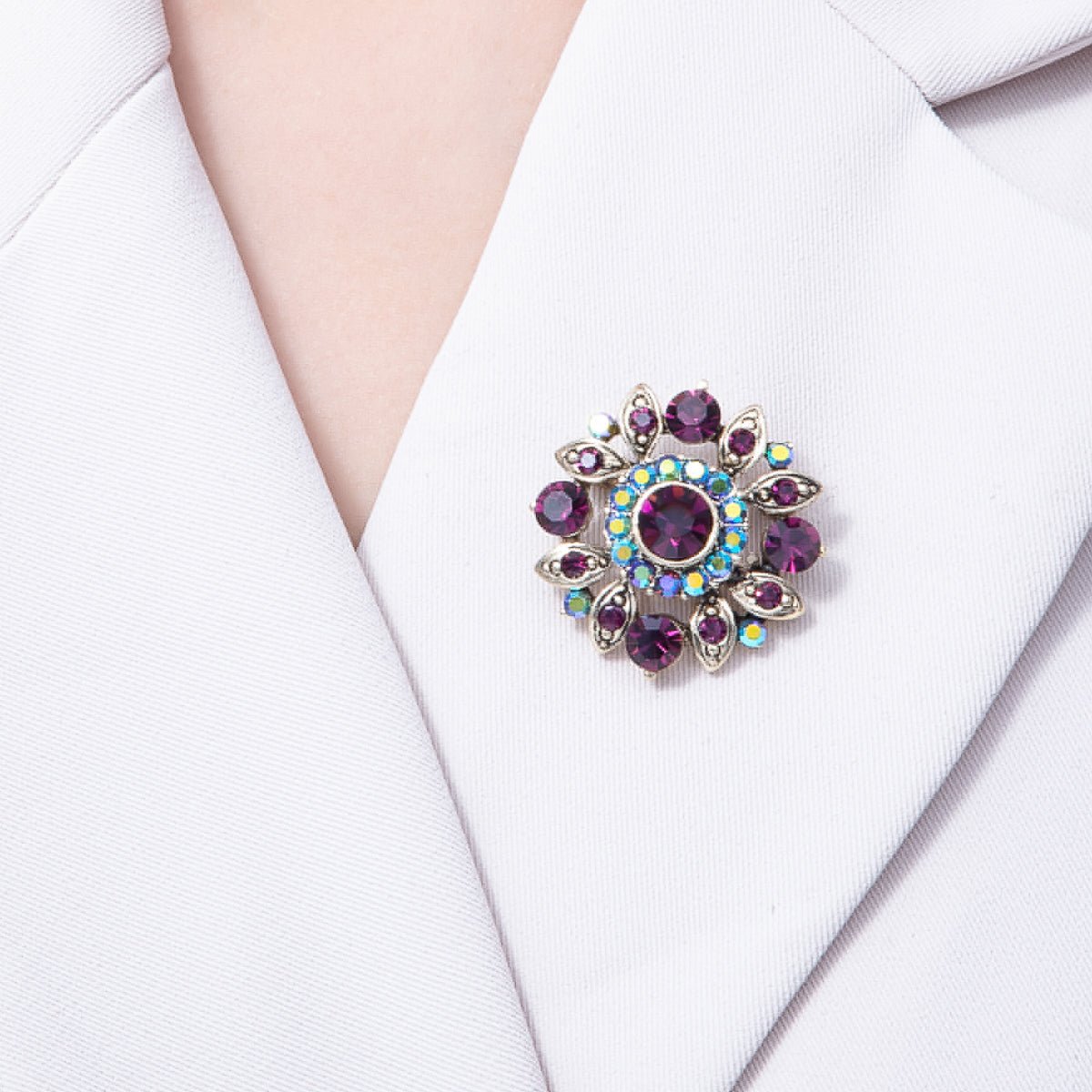 Vintage Gold 33.2mm x 31.5mm Purple Rhinestone Geometric Pin Brooch | BH - 077 - DLUXCA