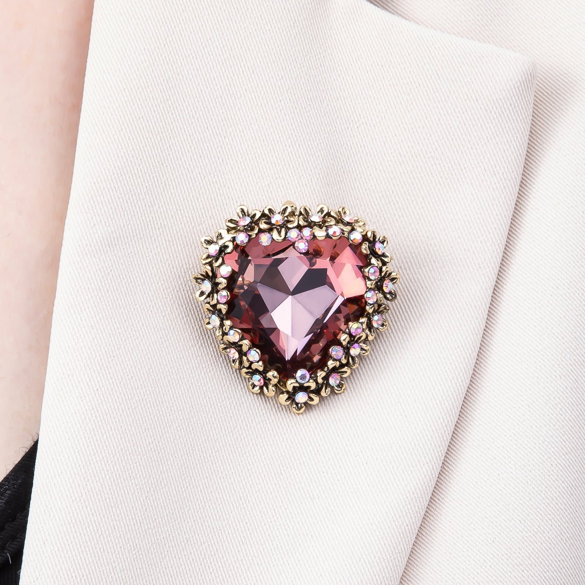 Vintage Gold 36mm Red Rhinestone Flower Heart Pin Brooch | BH - 00121 - DLUXCA