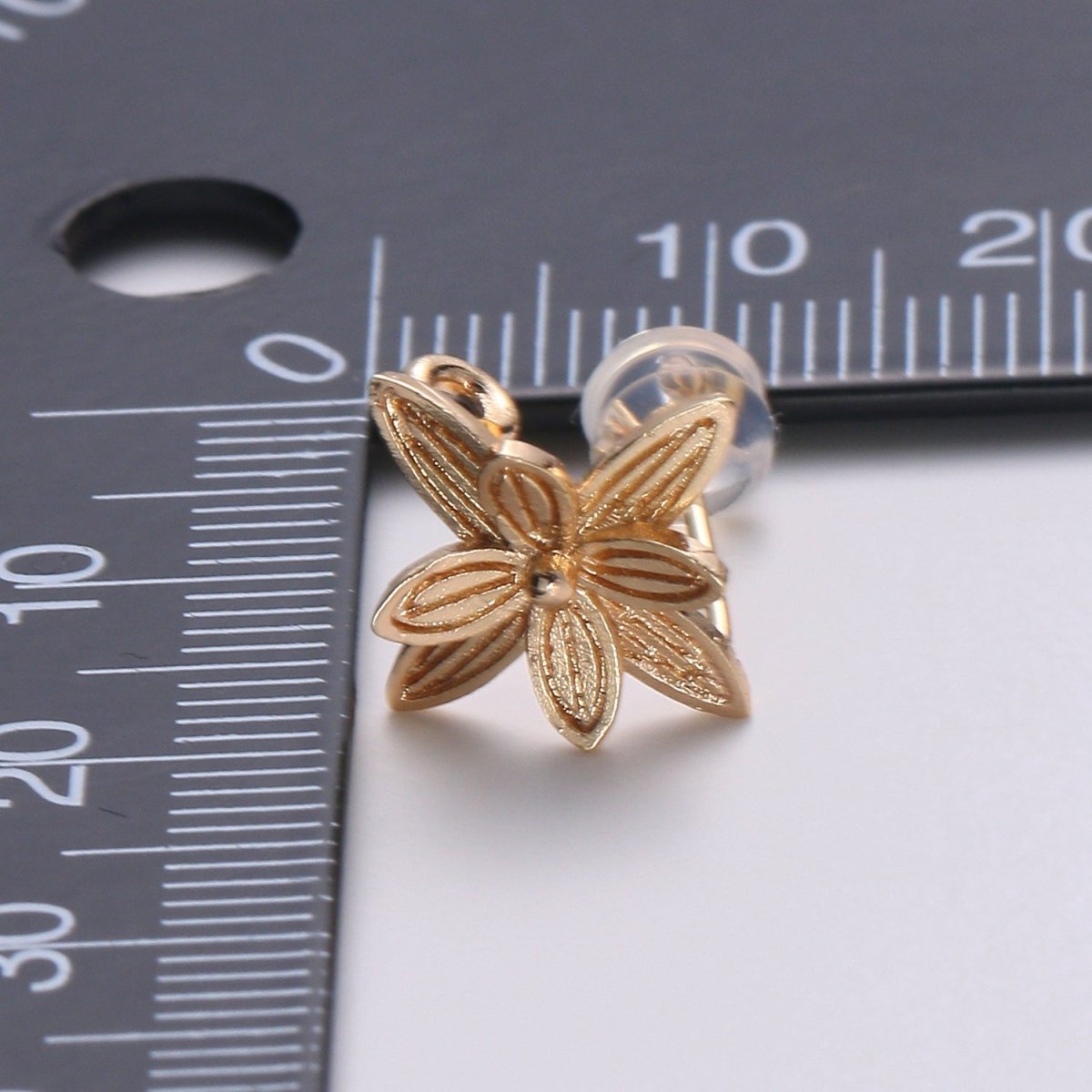 1 Pair Dainty Gold Filled Blooming Flower Studs L-018 - DLUXCA