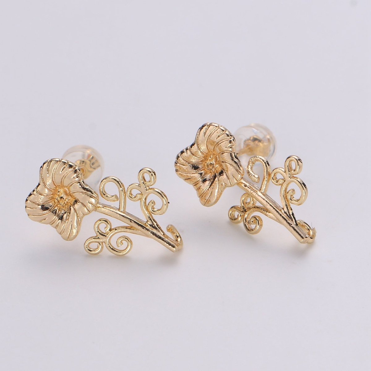 1 Pair Gold Filled Flower Studs L-017 - DLUXCA