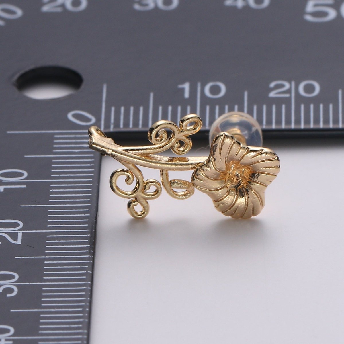 1 Pair Gold Filled Flower Studs L-017 - DLUXCA
