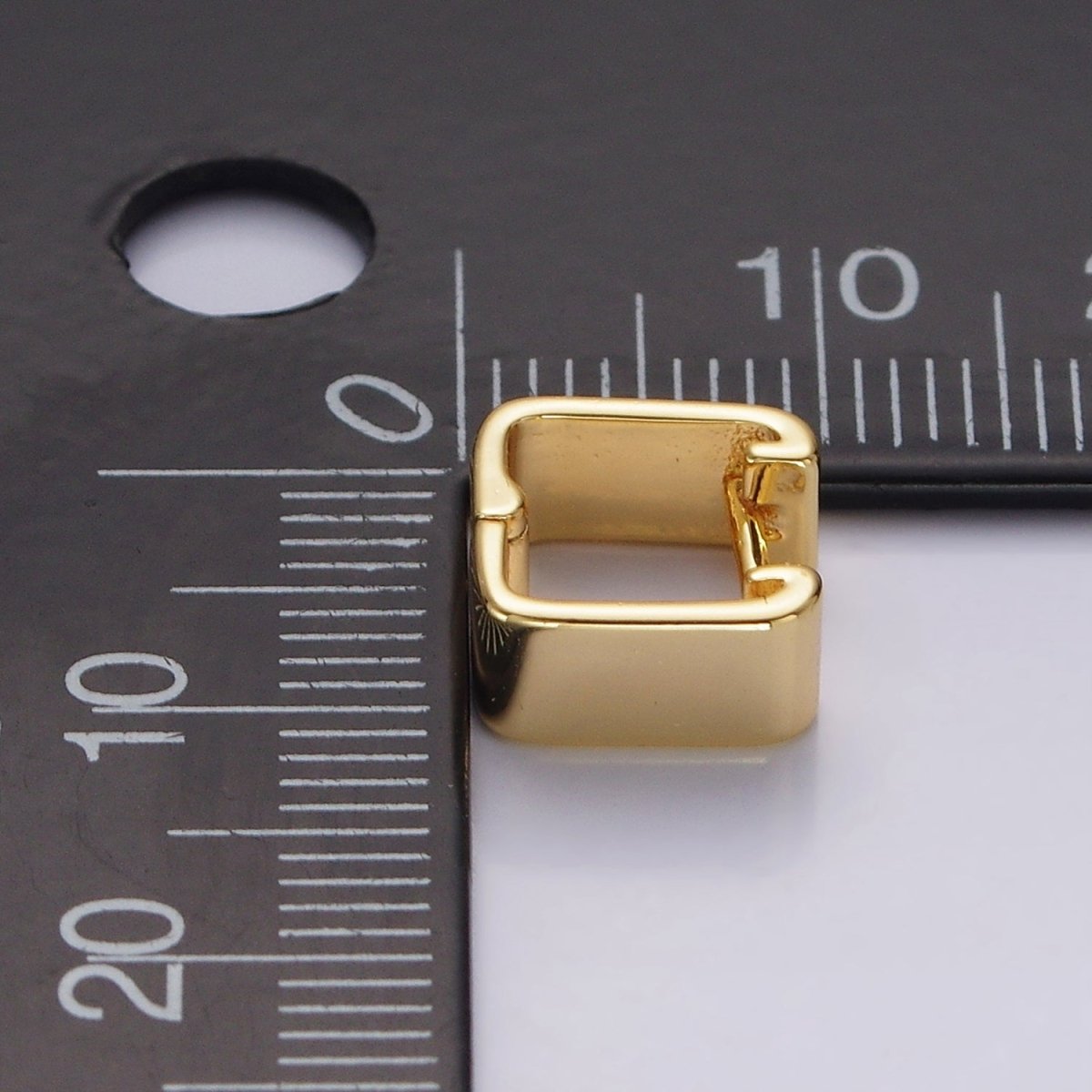 14K Gold Filled 10mm Wide Square Minimalist Cartilage Huggie Earrings | AE982 - DLUXCA
