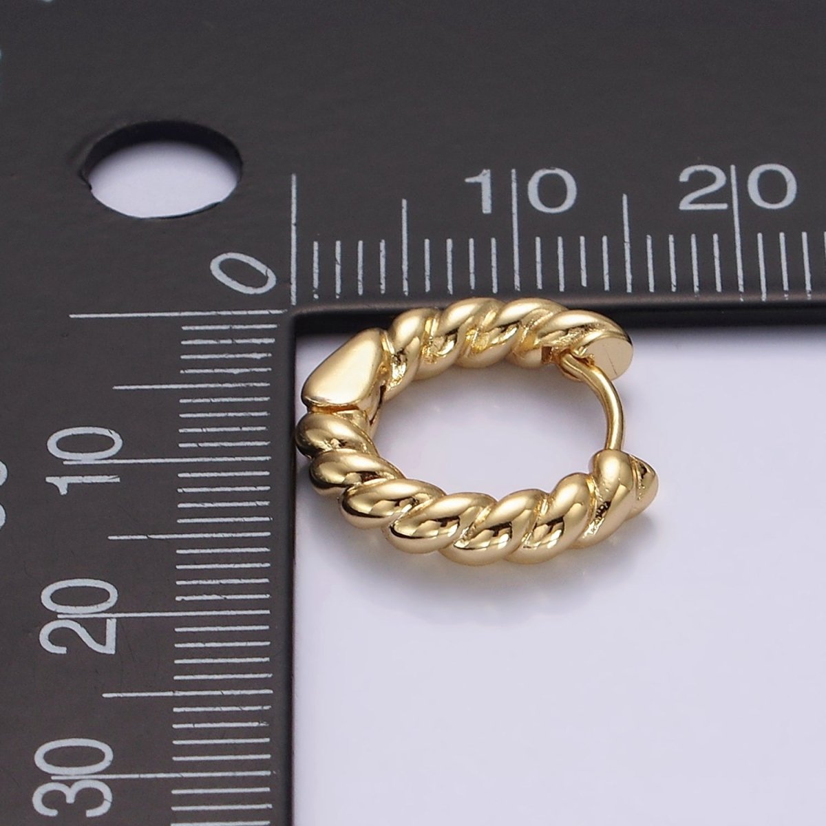 14K Gold Filled 15mm Braided Croissant Huggie Earrings | AE905 - DLUXCA
