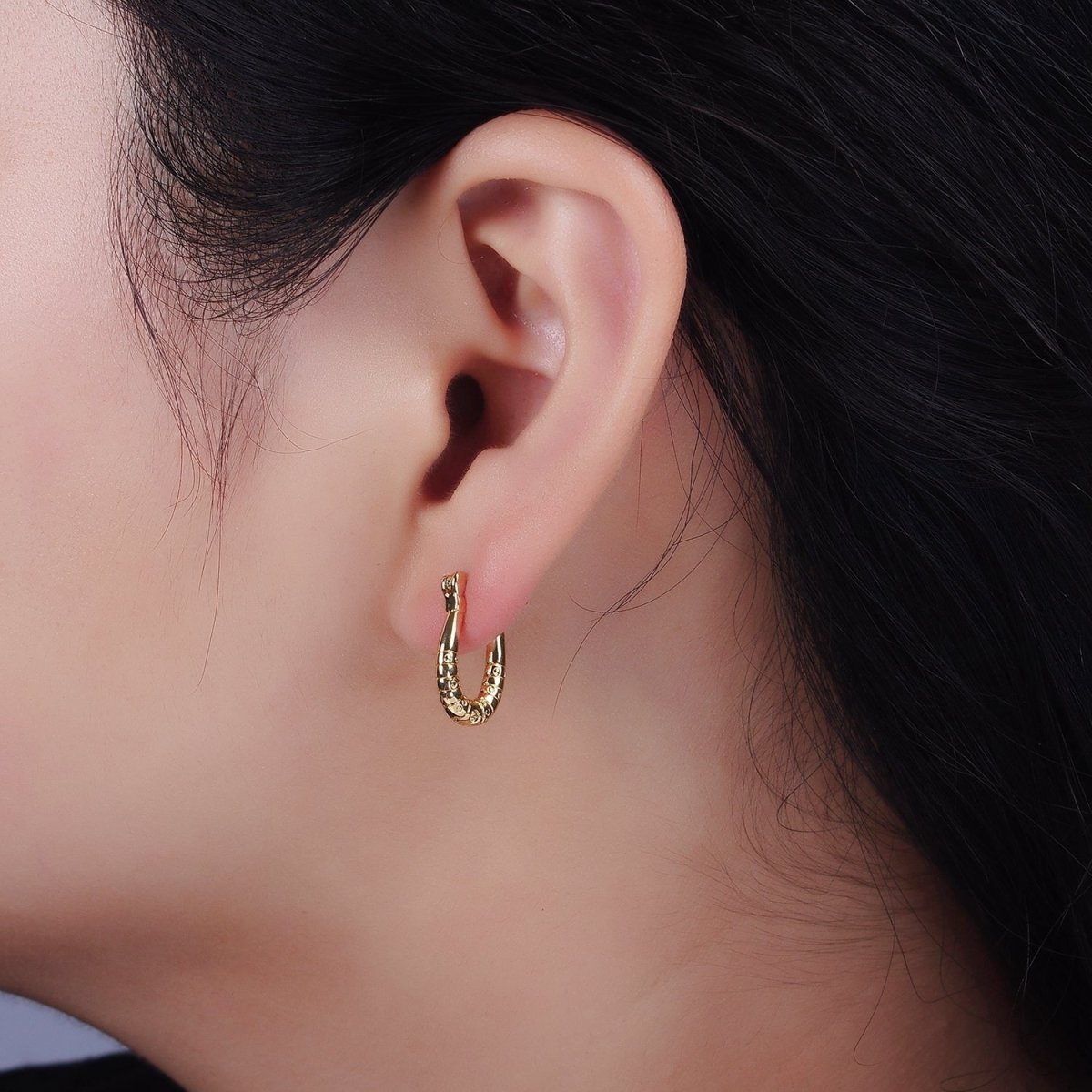 14K Gold Filled 15mm Dotted Lined U-Shaped French Lock Latch Hoop Earrings | AE962 - DLUXCA