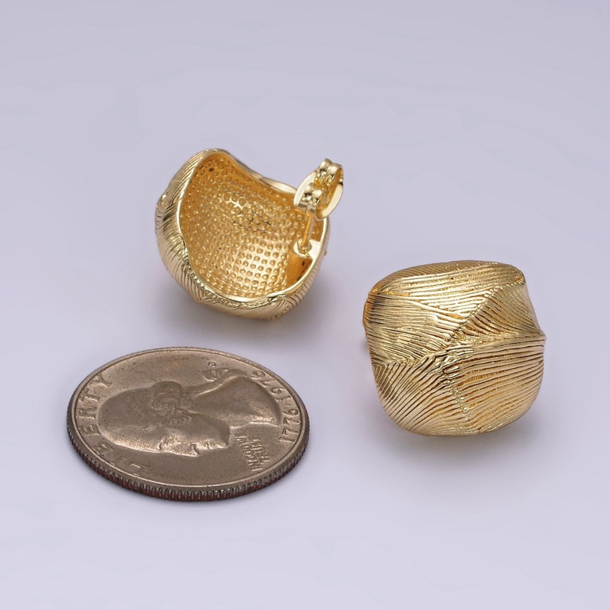 14K Gold Filled 18mm Line-Textured Wide Dome C-Shaped Hoop Earrings | V464 - DLUXCA