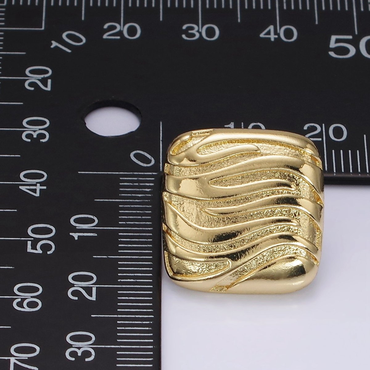 14K Gold Filled 20mm Curved Lined Textured Square Stud Earrings | AE341 - DLUXCA