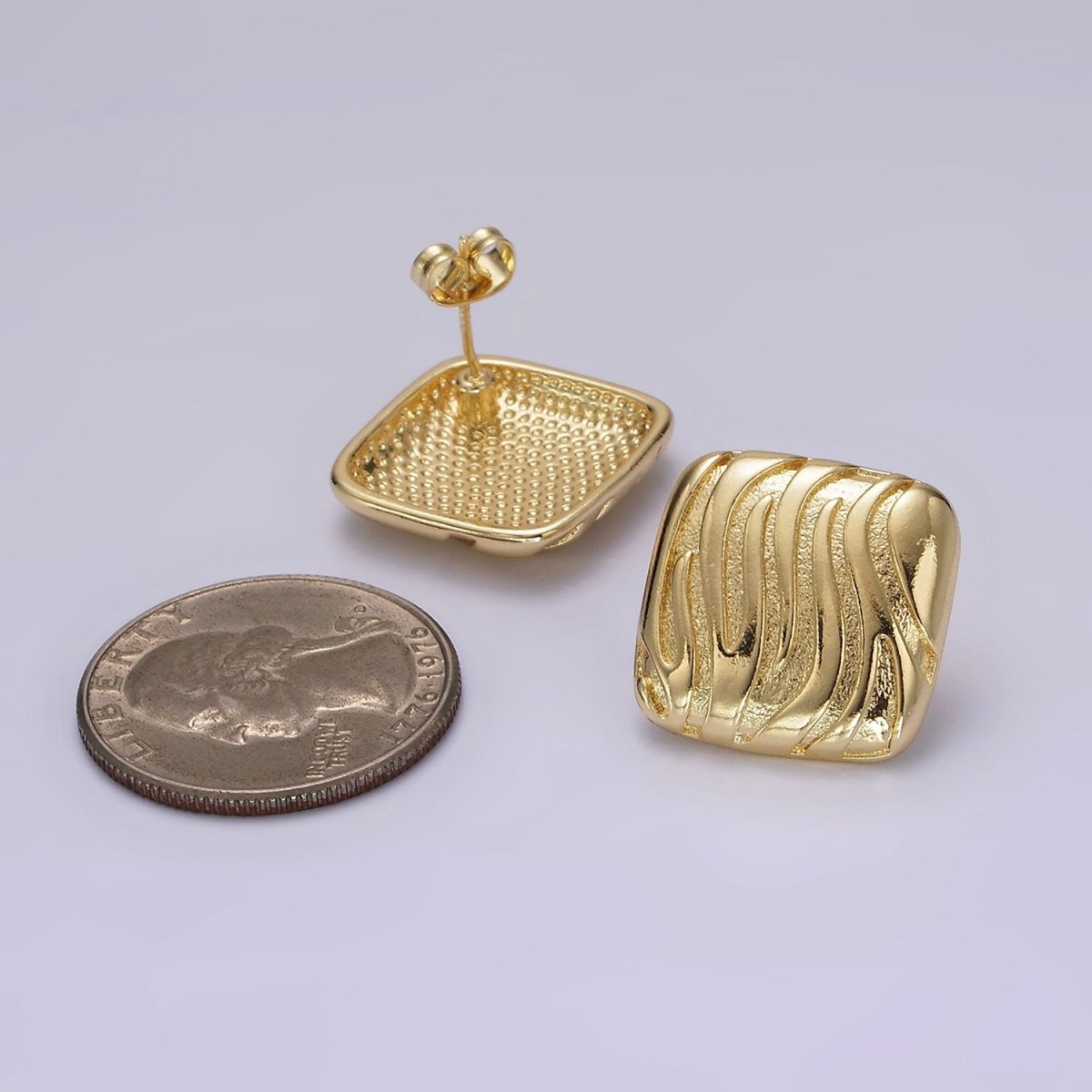 14K Gold Filled 20mm Curved Lined Textured Square Stud Earrings | AE341 - DLUXCA