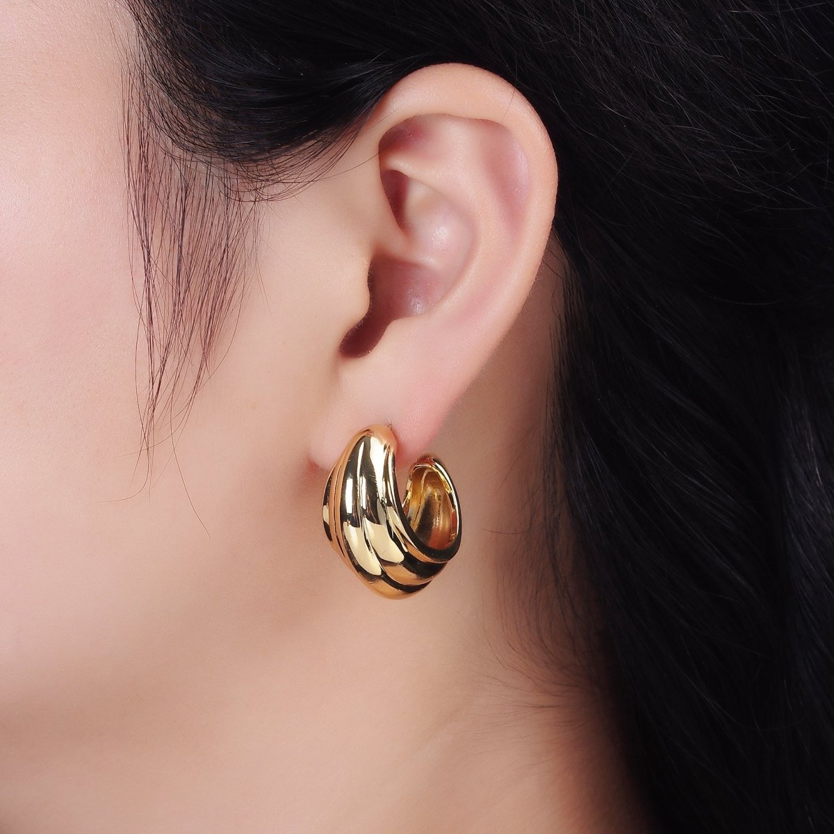 14K Gold Filled 30mm Multiple Line Dome C-Shaped Hoop Earrings in Silver & Gold | AE-104 AE-105 - DLUXCA