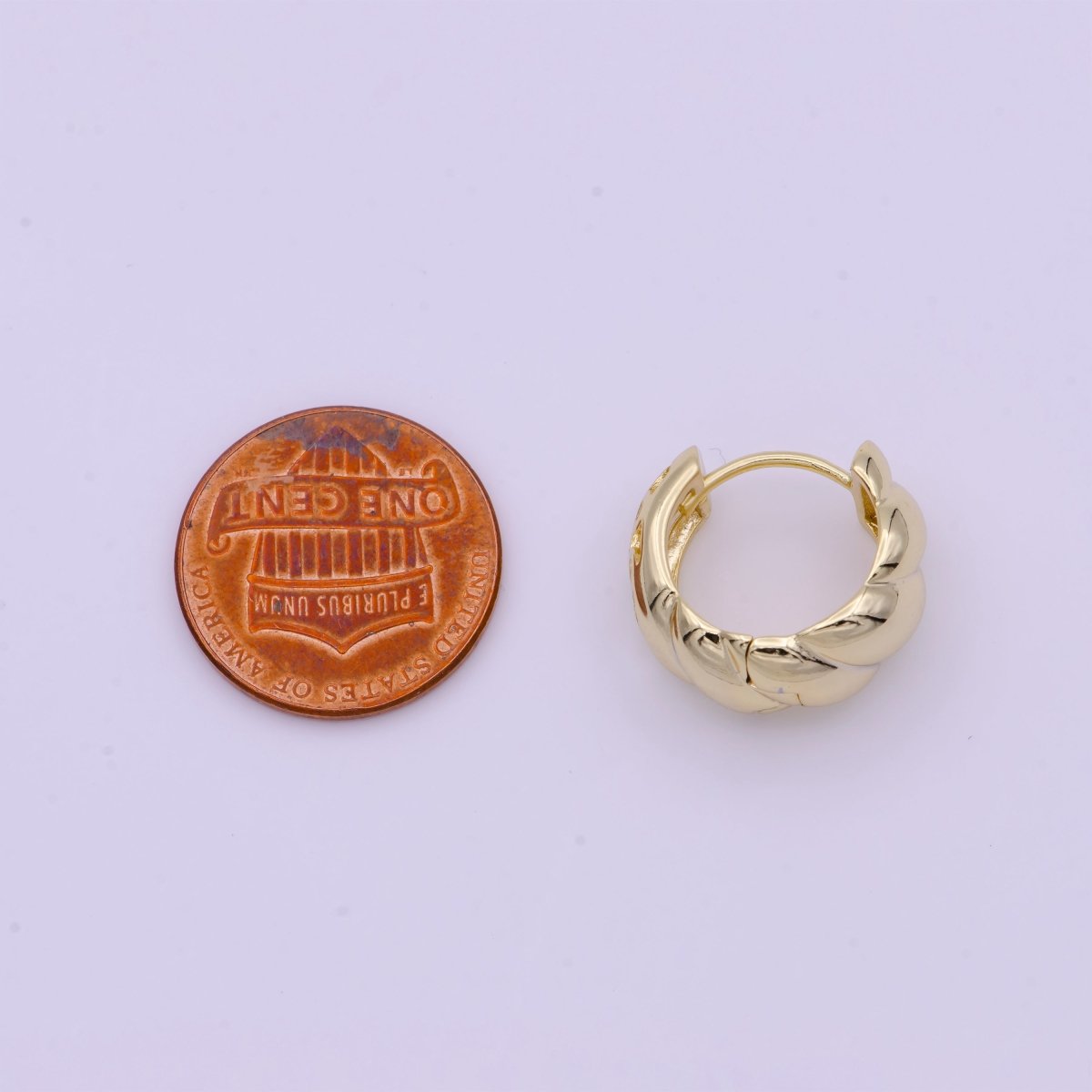 15.5mm Gold Croissant Twist Filigree Huggie Hoops Earrings | Y-163 - DLUXCA