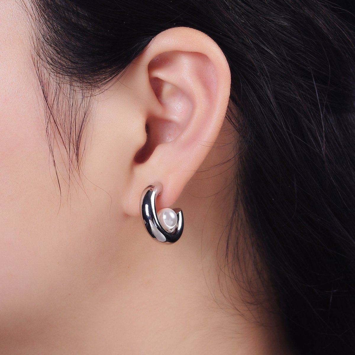 16K Gold Filled 20mm Chubby Round White Pearl C-Shaped Hoop Earrings in Gold & Silver | AE-572 AE-573 - DLUXCA