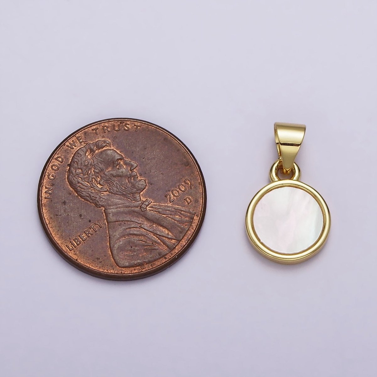 18K Gold Filled 16.5mm White Shell Pearl Round Circle Pendant | AA555 - DLUXCA