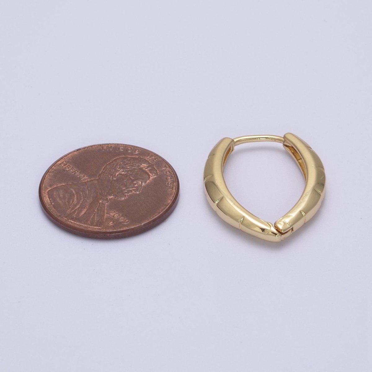 18K Gold Filled V Shaped Huggie Earrings For Wholesale Jewelry Supplies & Earring Findings T-274 - DLUXCA