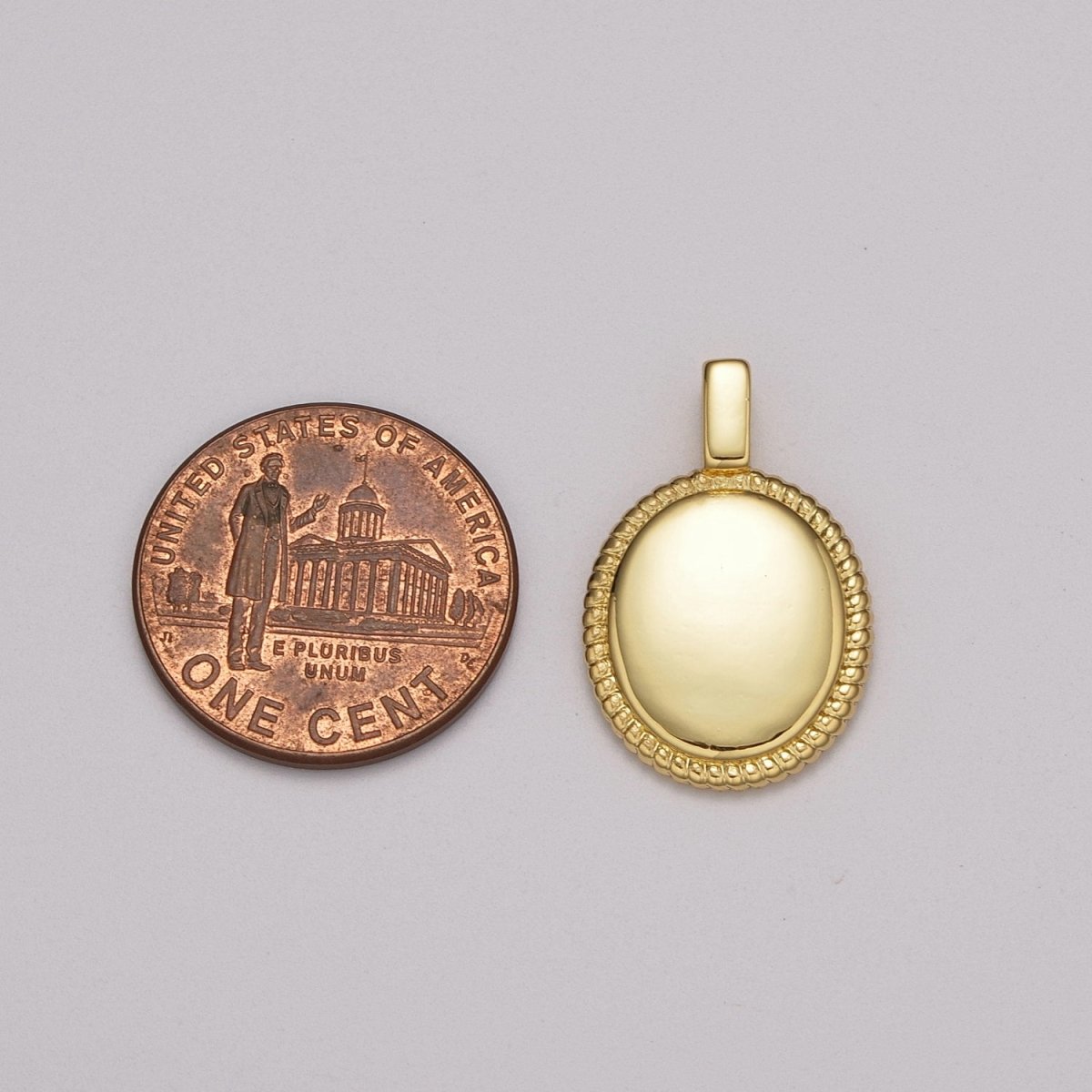 24k Gold Filled Classic Oval Pendant Charm for Necklace Minimalist Jewelry / N-1434 - DLUXCA