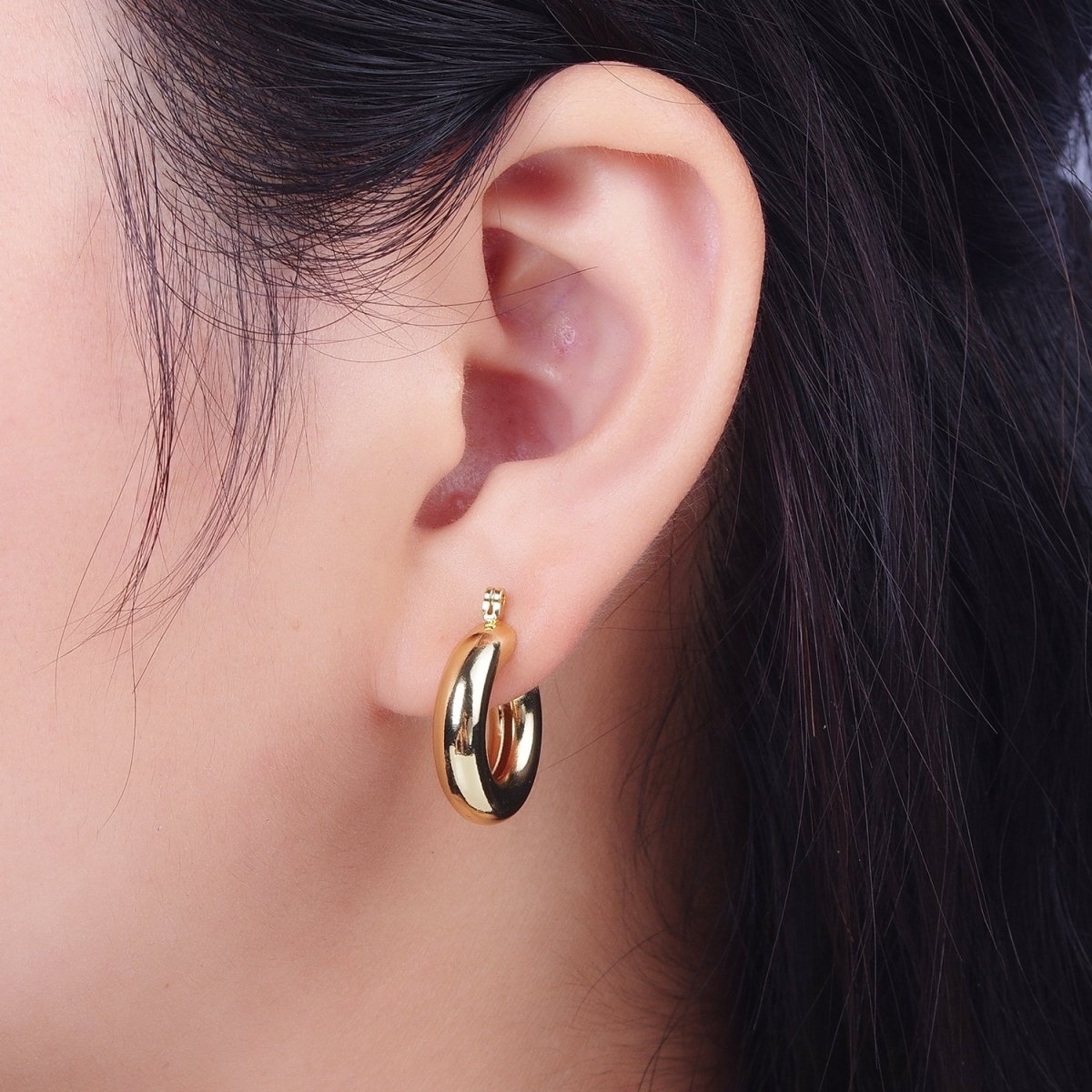 24K Gold Filled Classic Wide Dome 20mm Latch Hoop Earrings in Gold & Silver | Y-170 Y-172 - DLUXCA