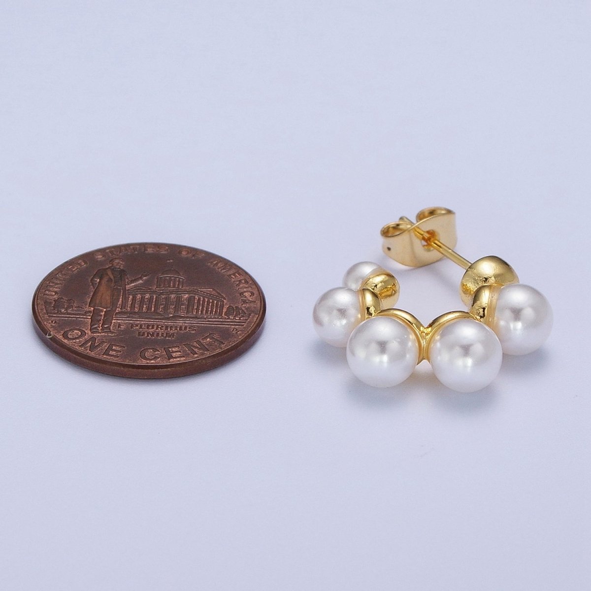 24K Gold Filled Round Pearl Lined C-Shaped 18mm Stud Earrings | Y-203 - DLUXCA