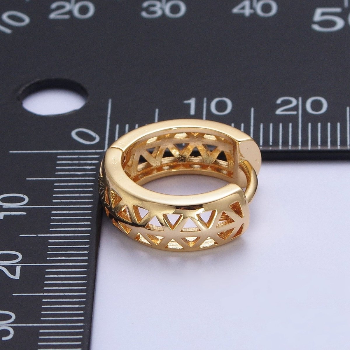 24K Gold Filled Triangle Filigree Huggie Hoop Earrings in Gold & Silver T-040 Y-269 - DLUXCA