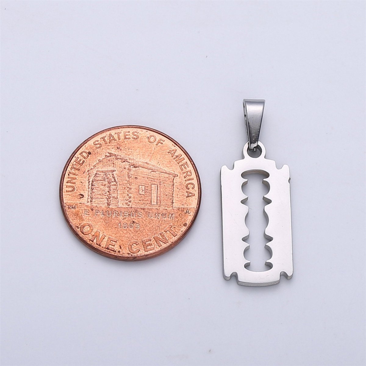 25mm, 32mm, 45mm Gold Filled Razor Blade Charm Silver Razor Blade Pendant for Necklace Earring Bracelet Charm J-718~J-722 - DLUXCA