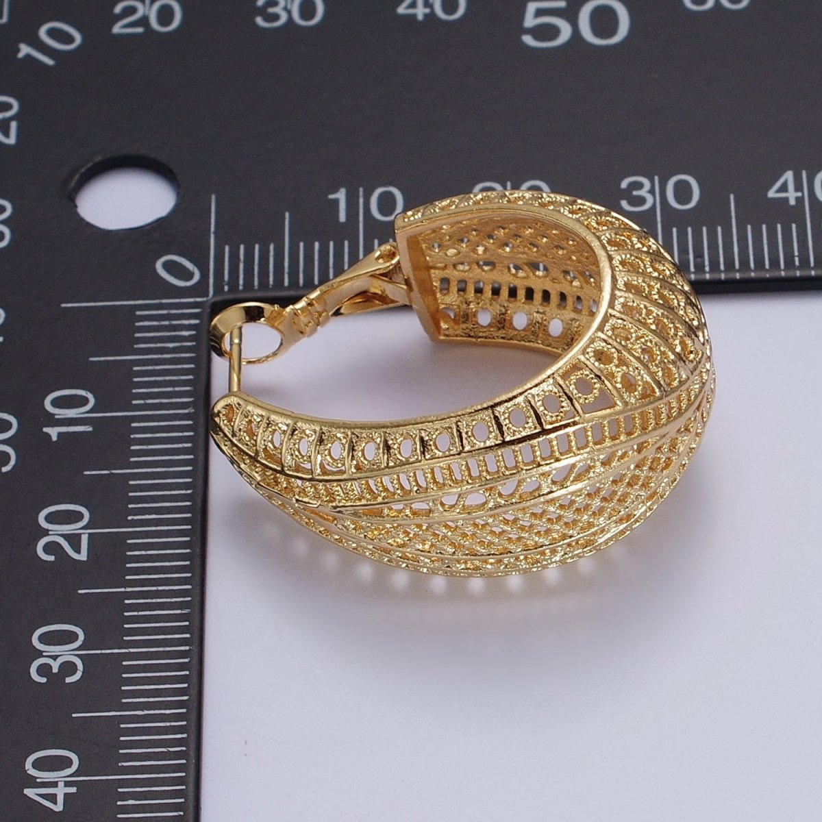 25mm Gold Filigree-Patterned Dome Hinge Hoop Earrings | AB204 - DLUXCA