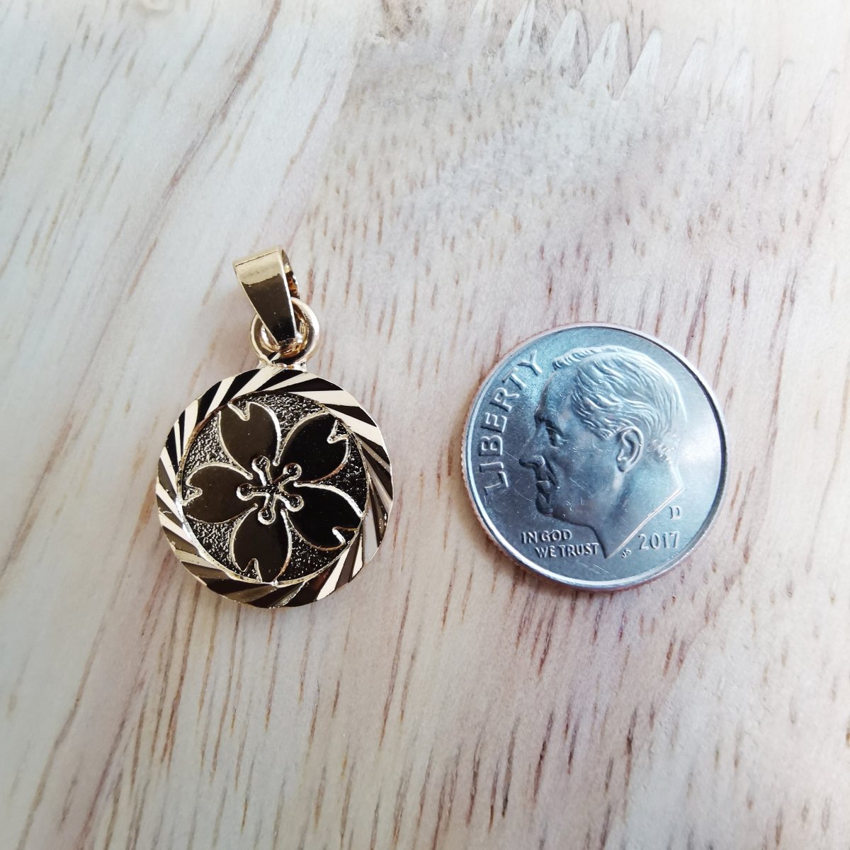 Black Gold Filled Flower Round Pendants I-835 - DLUXCA