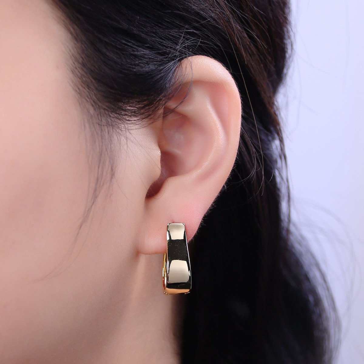 Bold Horseshoe Hoops, Lightweight Gold Oval Hoops, Minimalist Oval Hoops, Simple Gold Oval Hoops, Gold Geometrical Hoops Gold filled T-291 - DLUXCA