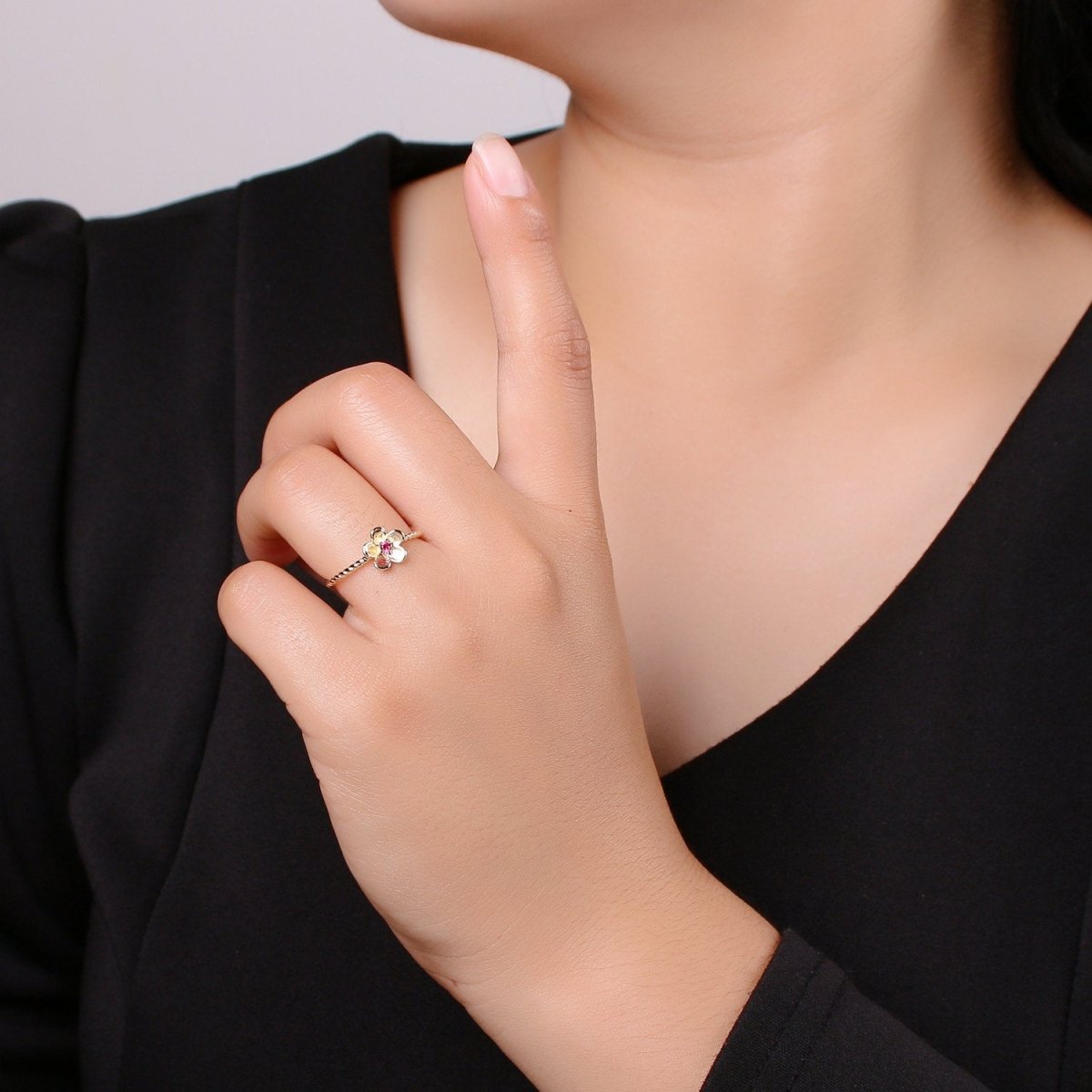 Dainty Daisy ring, Gold Mini Floral Ring, Dainty Stackable Rings, Open Adjustable Ring Crystal Daisy Flower Twisted Ring Minimalist Jewelry R-116 - DLUXCA