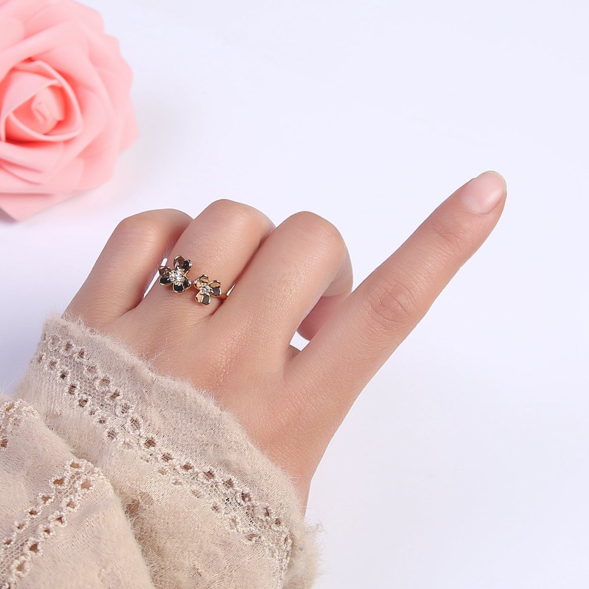 Dainty Daisy Ring in Gold / Silver Open Adjustable Flower Ring U-493 U-494 - DLUXCA