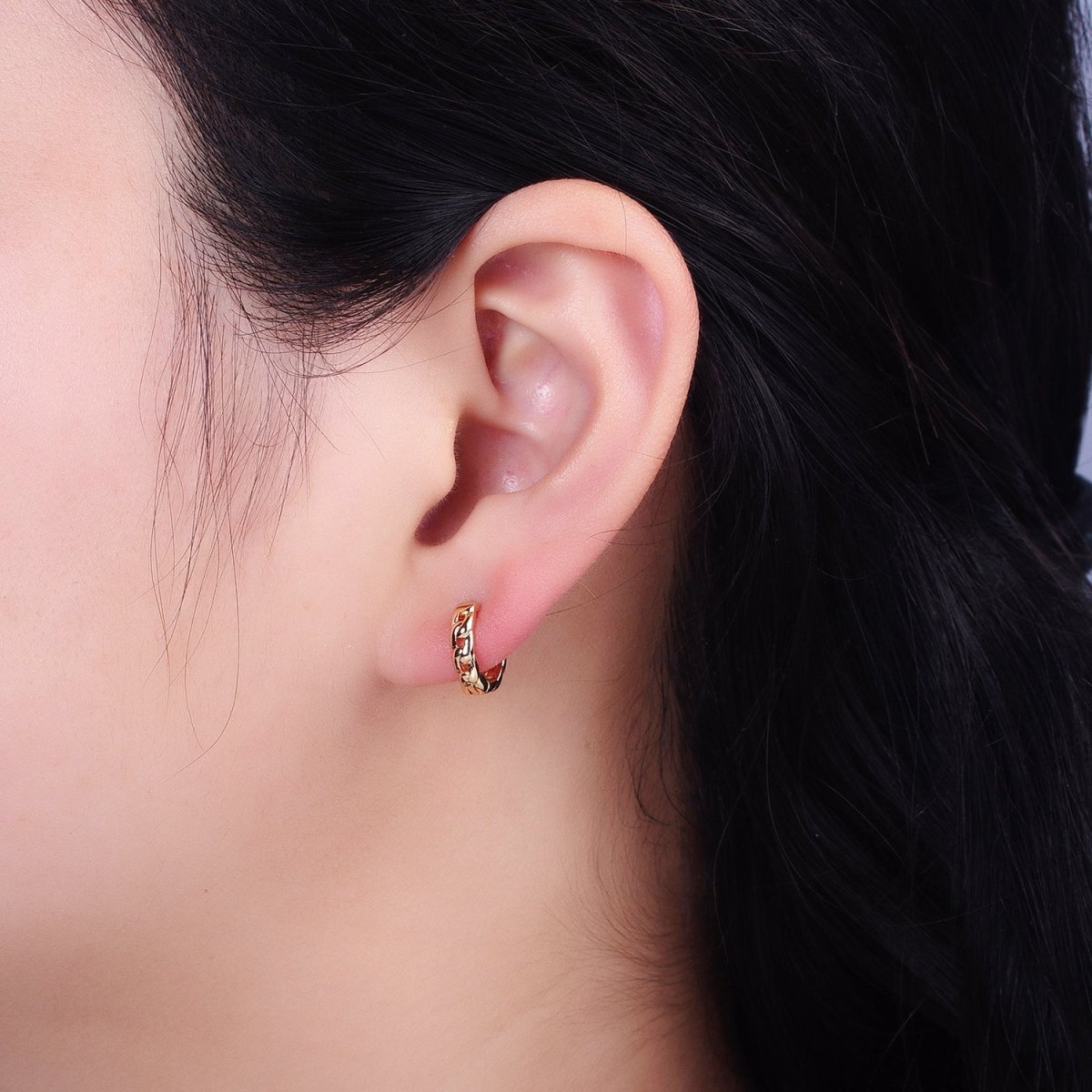 Dainty Gold Curb Link Chain Earring Minimalist Huggie Earring for Everyday Use AB666 - DLUXCA