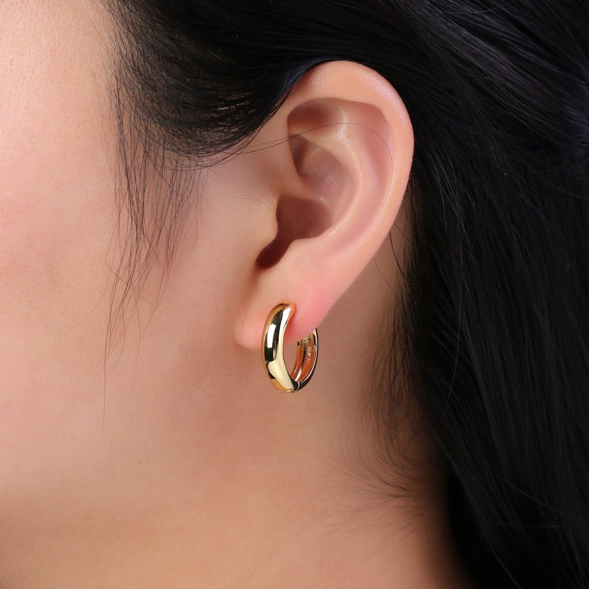 Dainty Hinged Huggie Earrings Gold Hoop Earrings Perfect Minimalist Look Wholesale Jewelry T-364 - DLUXCA