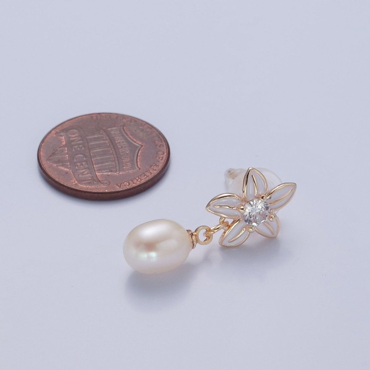 Dangle White Pearl Stud Earring with White Flower for Wedding Jewelry T-529 - DLUXCA