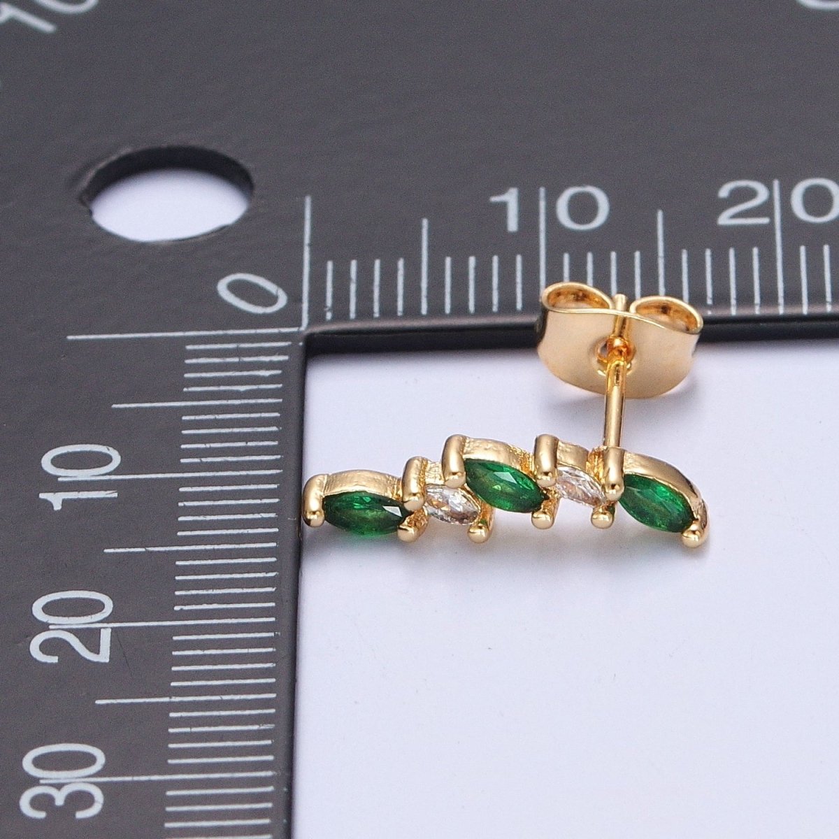 Emerald Green Cz Stud Earring T-524 - DLUXCA